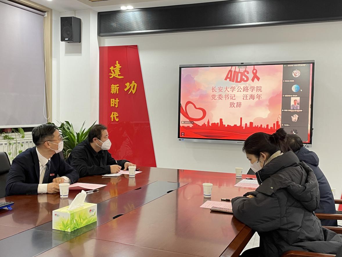 中文情色
党委书记汪海年致辞